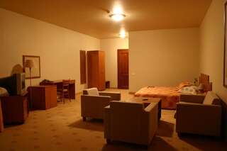 Отель Motel Paradise Вильнюс Трехместный номер-1